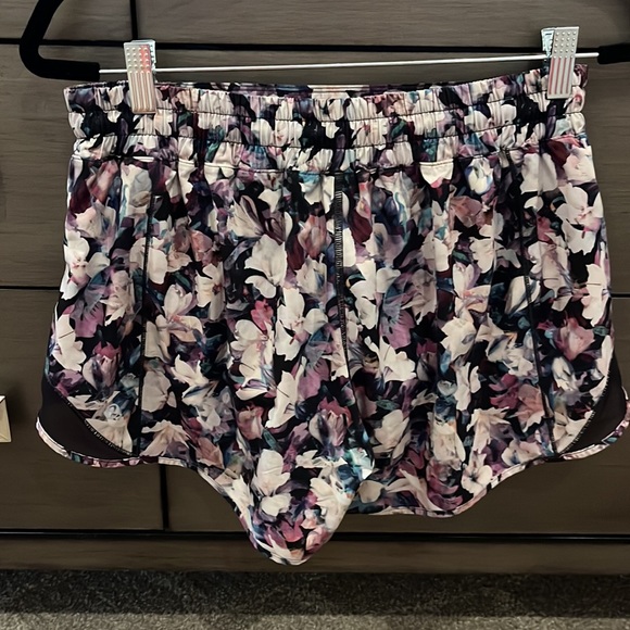 Lululemon Blue/Purple/ print Shorts Size 10 tall . 4” inseam . (Sorry no tag) - Picture 2 of 3